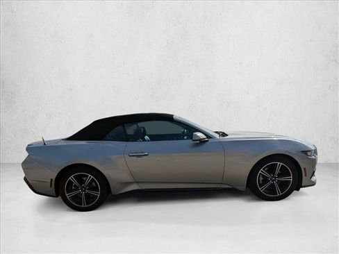 Used 2025 Ford Mustang Premium image 4