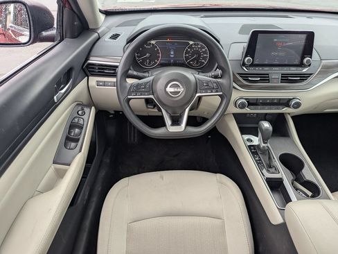Used 2025 Nissan Altima 2.5 SV FWD image 27