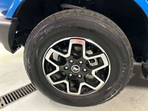 Used 2024 Ford Bronco Outer Banks image 9