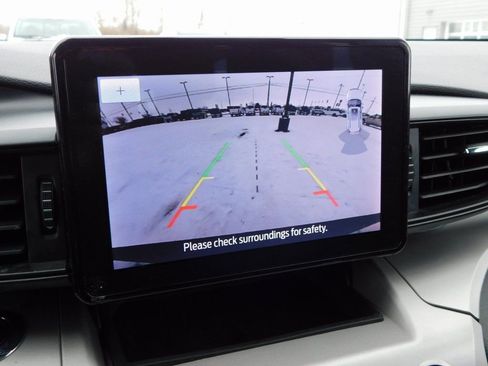 Used 2023 Ford Explorer XLT image 44