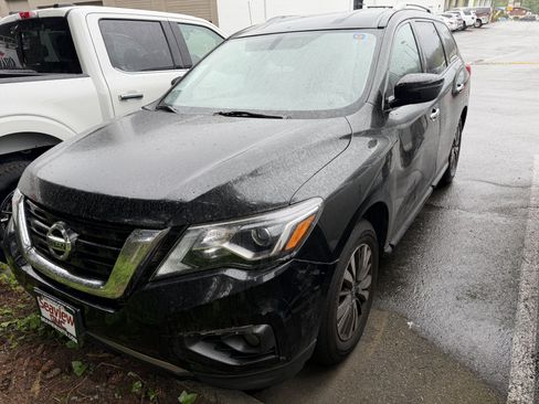 Used 2019 Nissan Pathfinder SV FWD image 1