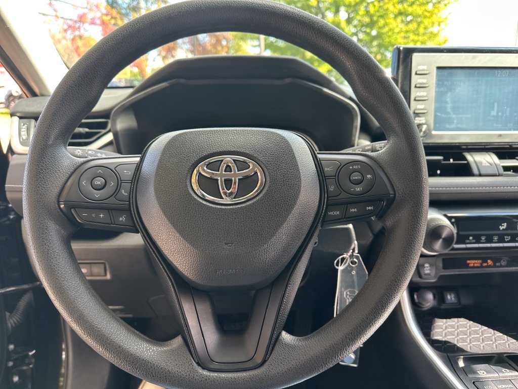Used 2019 Toyota RAV4 LE AWD/4WD image 12