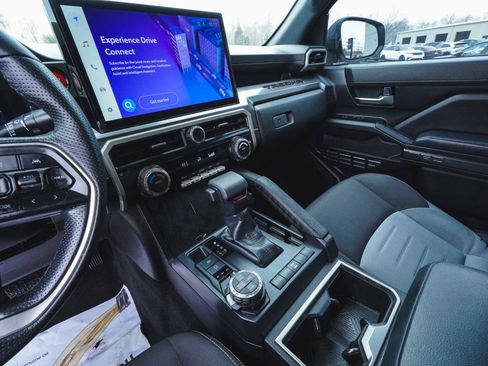 Used 2024 Toyota Tacoma TRD Off-Road image 18