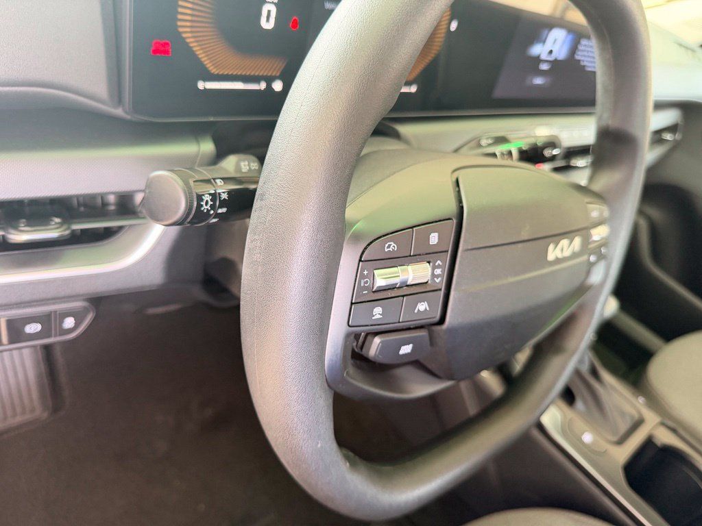 Used 2025 Kia K4 FWD image 18
