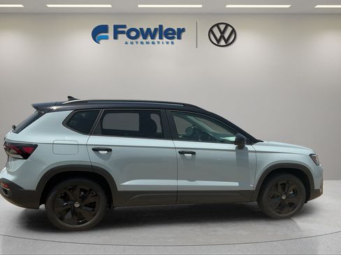 New 2026 Volkswagen Taos SE FWD image 8
