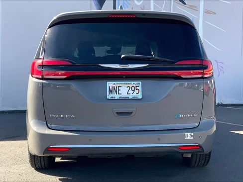 Used 2022 Chrysler Pacifica Touring-L image 5