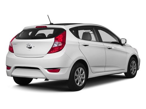 Used 2013 Hyundai Accent SE FWD image 2