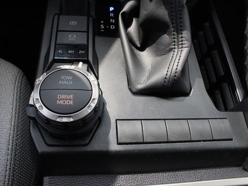 Certified 2025 Toyota 4Runner SR5 AWD/4WD image 39