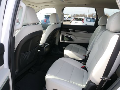 Used 2022 Kia Telluride S image 17