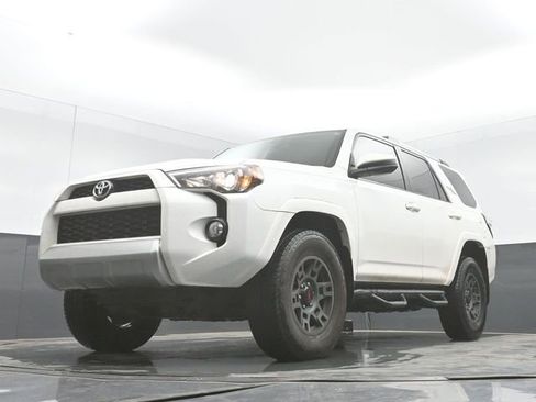 Used 2018 Toyota 4Runner TRD Off-Road AWD/4WD image 29