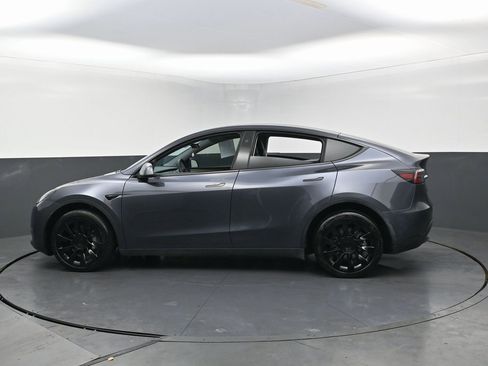 Used 2023 Tesla Model Y Long Range image 9