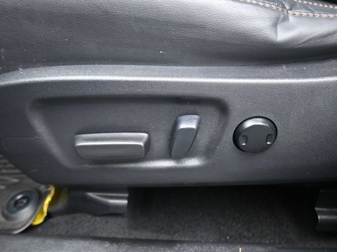 Used 2019 Toyota Highlander Plus AWD/4WD image 12