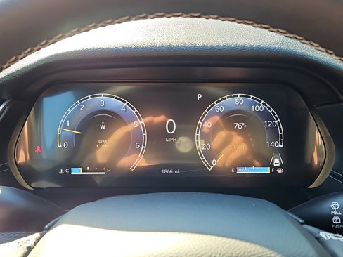 Used 2025 Jeep Grand Cherokee Laredo X image 29