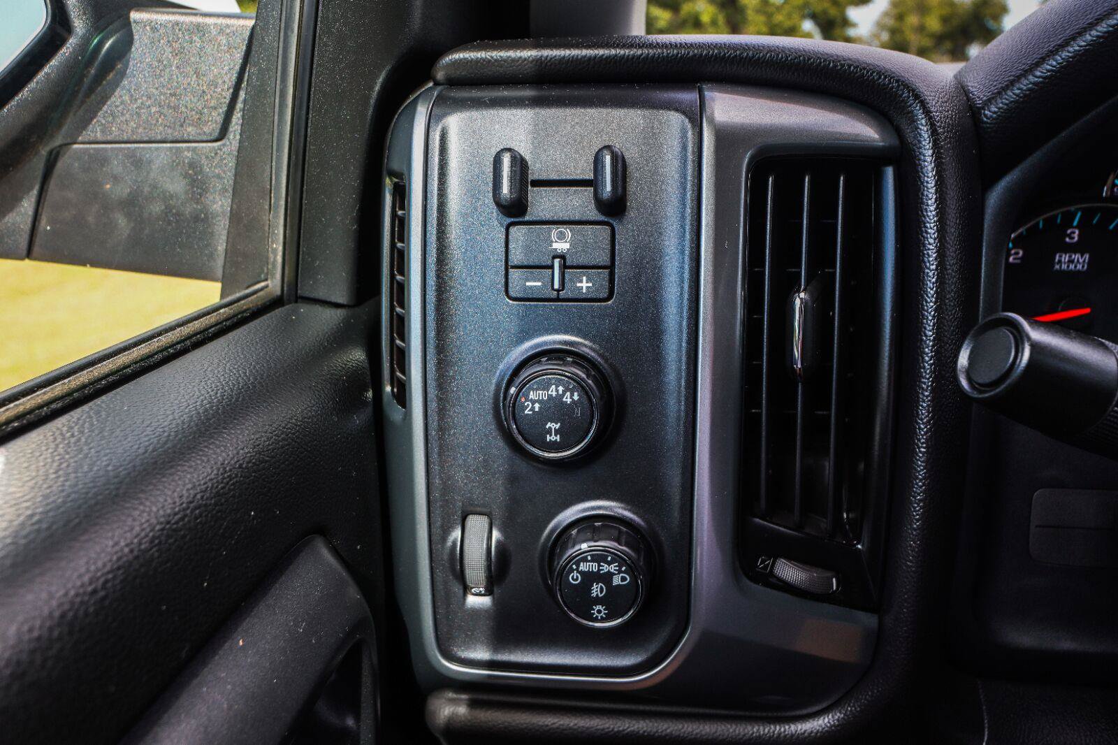 Used 2017 Chevrolet Silverado 1500 LT w/ All Star Edition AWD/4WD image 11