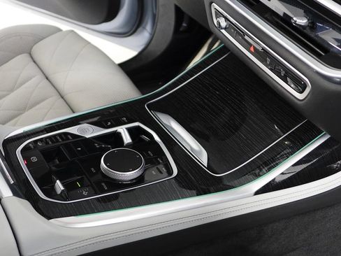 Used 2024 BMW X7 xDrive40i w/ M Sport Package AWD/4WD image 16