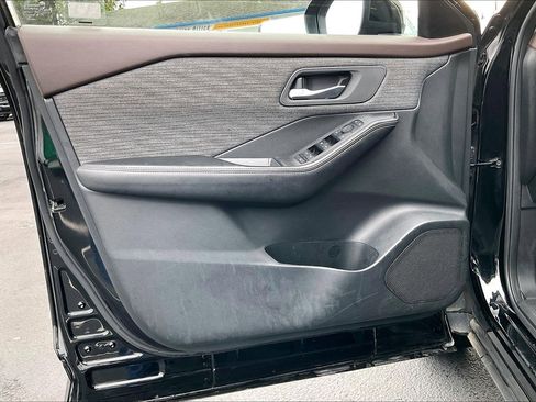 Used 2023 Nissan Rogue SV image 21