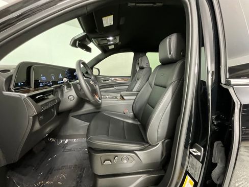 Used 2023 Cadillac Escalade Luxury image 16