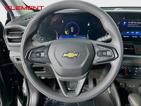 Used 2025 Chevrolet TrailBlazer LS FWD image 14