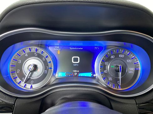 Used 2023 Chrysler 300 Touring w/ Sport Appearance Package image 16