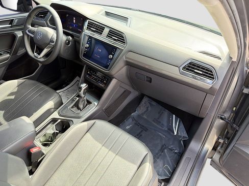 Used 2022 Volkswagen Tiguan SE image 13