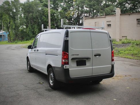 Used 2022 Mercedes-Benz Metris image 4