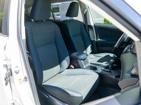 Used 2015 Toyota RAV4 LE AWD/4WD image 9