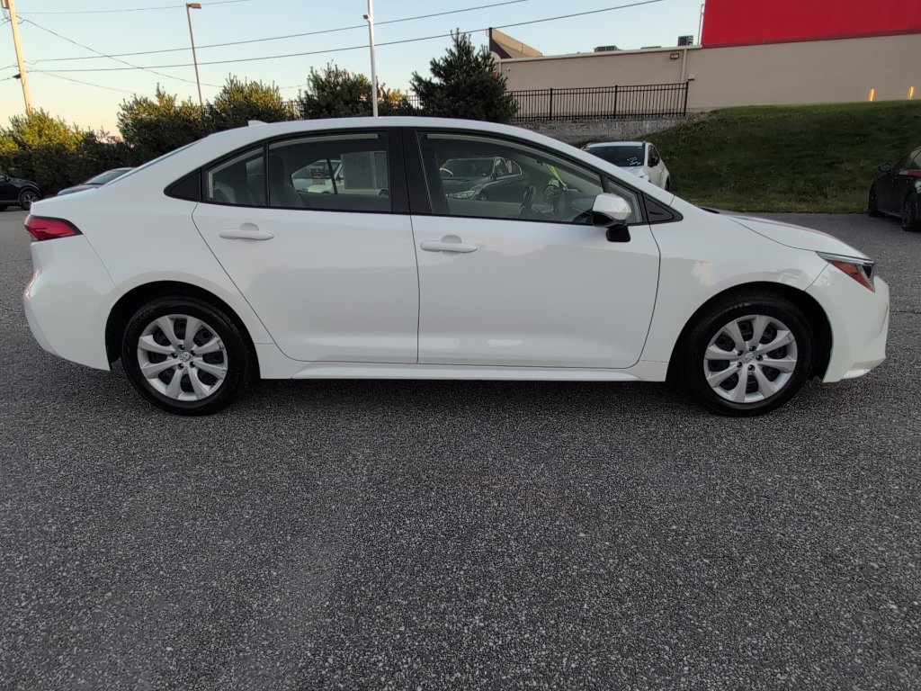 Used 2022 Toyota Corolla LE FWD image 9