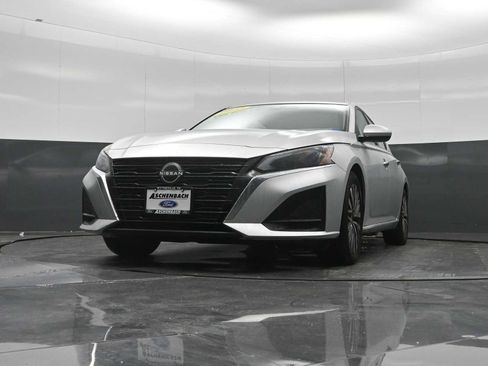 Used 2023 Nissan Altima 2.5 SV FWD image 49