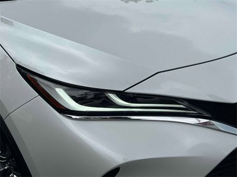 Certified 2024 Toyota Venza XLE image 11