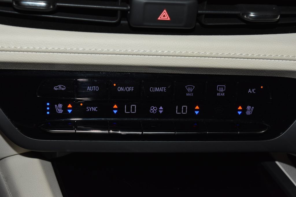 Used 2023 Buick Envision Avenir FWD image 14