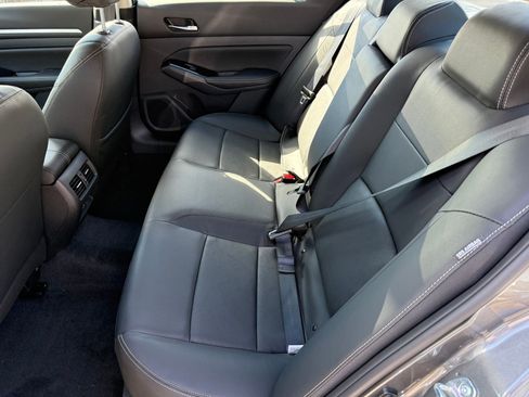 New 2025 Nissan Altima 2.5 SL image 16