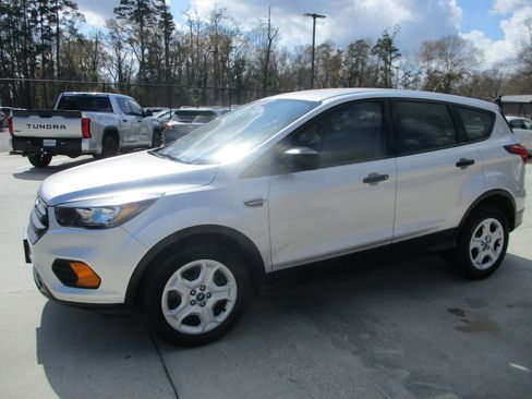 Used 2019 Ford Escape S image 6