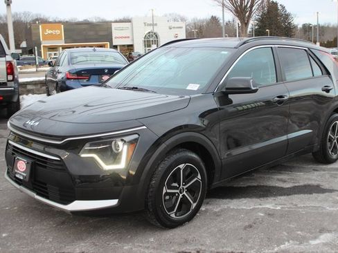 Used 2023 Kia Niro EX image 2