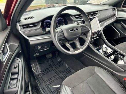 Used 2022 Jeep Grand Cherokee Altitude AWD/4WD image 7
