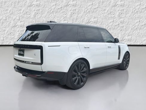 Used 2023 Land Rover Range Rover SV AWD/4WD image 3