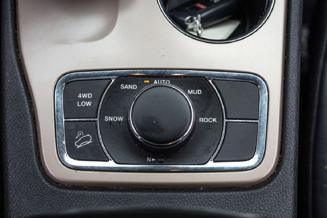 Used 2015 Jeep Grand Cherokee Limited AWD/4WD image 39