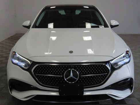 Used 2025 Mercedes-Benz E 350 4MATIC Sedan image 2