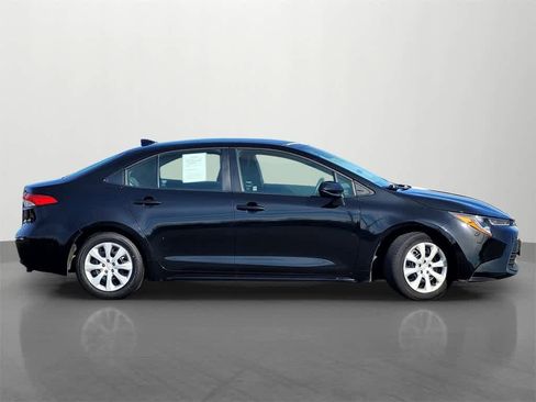 Used 2023 Toyota Corolla LE image 7