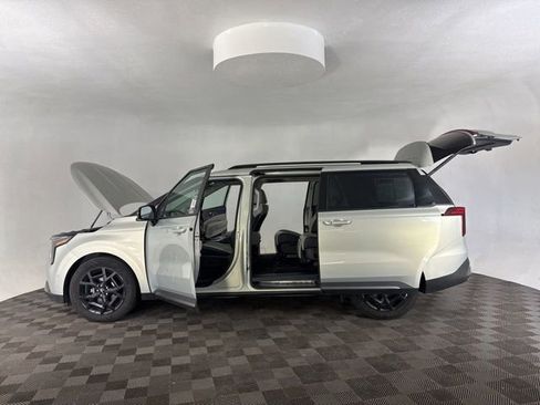Certified 2025 Kia Carnival SX Prestige image 11