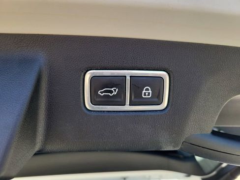 Used 2023 Kia Sorento SX image 10