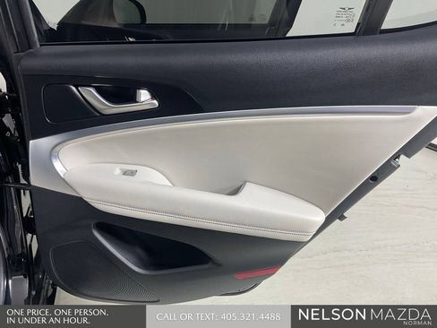 Used 2025 Genesis G70 2.5T RWD image 23