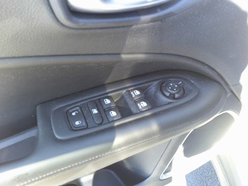 Used 2021 Jeep Compass Latitude image 16