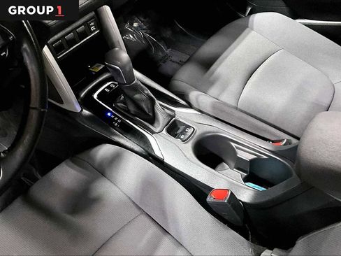 Used 2022 Toyota Corolla Cross LE w/ Moonroof Package image 16