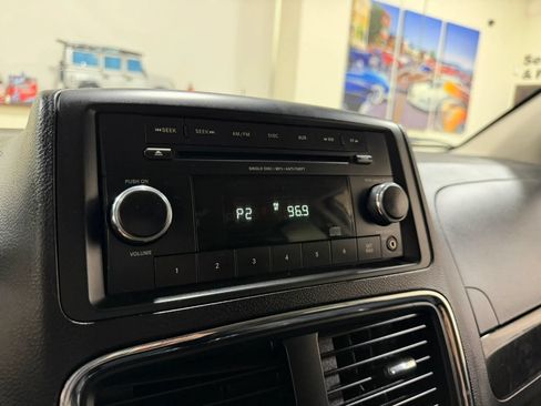 Used 2017 Dodge Grand Caravan SE FWD image 35