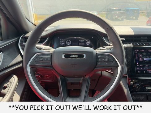 Used 2025 Jeep Grand Cherokee Altitude AWD/4WD image 14