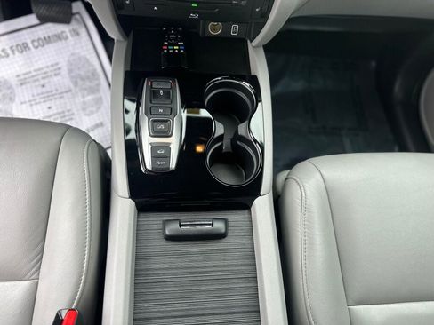 Used 2019 Honda Pilot Touring image 19