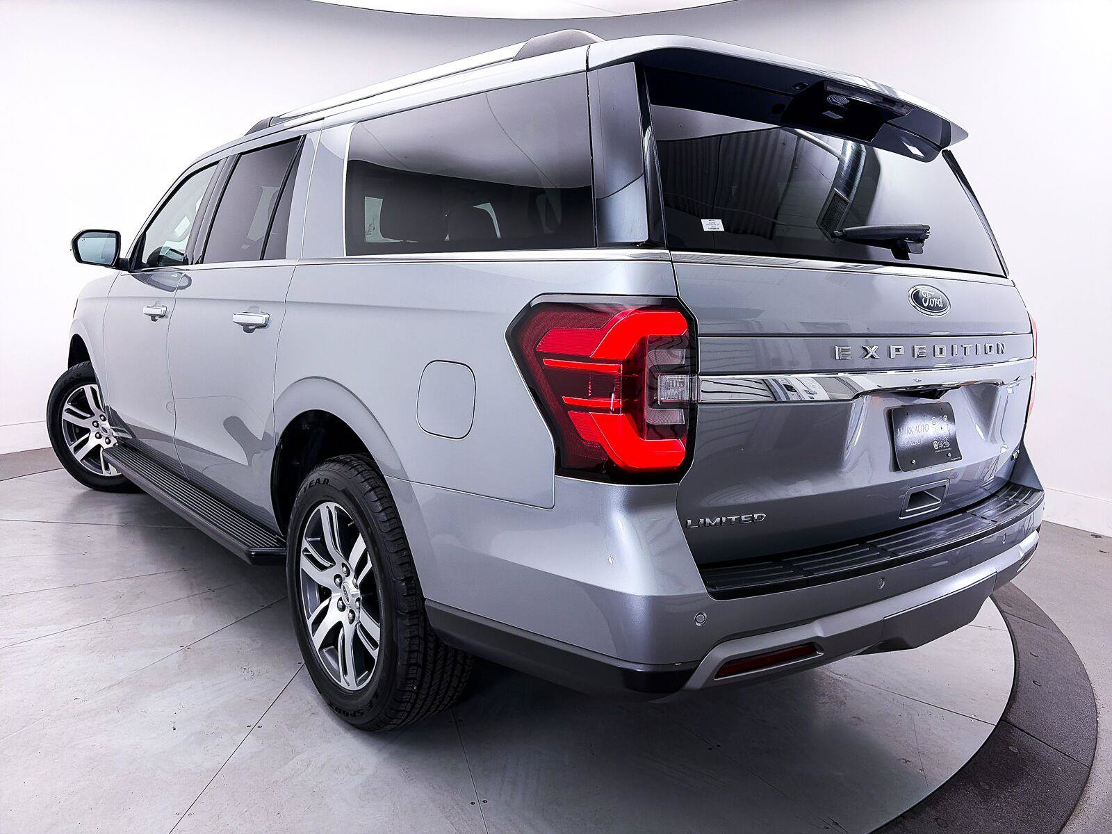Used 2024 Ford Expedition Max Limited AWD/4WD image 2