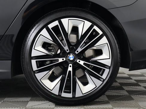 Used 2025 BMW 530i w/ Premium Package image 16