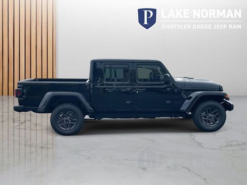 New 2025 Jeep Gladiator Sport image 10