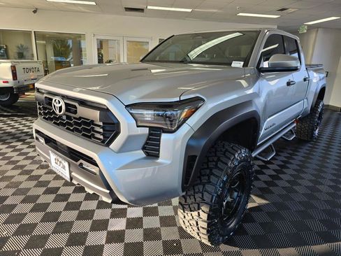 Used 2024 Toyota Tacoma TRD Off-Road image 7